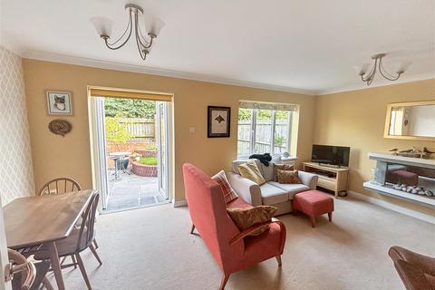 2d Cherry Orchard, Wellesbourne, Warwick, CV35 9NB