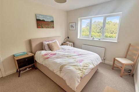 2d Cherry Orchard, Wellesbourne, Warwick, CV35 9NB
