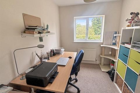 2d Cherry Orchard, Wellesbourne, Warwick, CV35 9NB