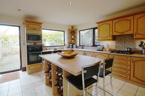 4 bedroom detached house for sale, Fatherford Close, Diggle OL3