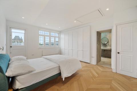 3 bedroom flat to rent, Queens Gate Gardens, South Kensington, London, SW7