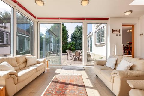 11 Cammo Gardens, Edinburgh, EH4 8EJ