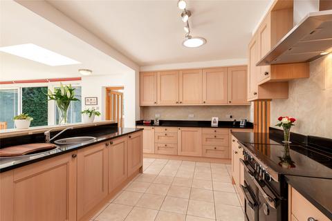 11 Cammo Gardens, Edinburgh, EH4 8EJ