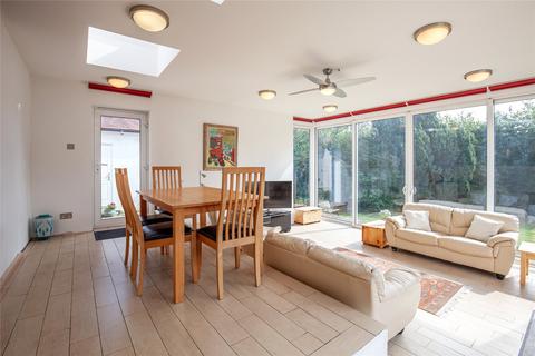 11 Cammo Gardens, Edinburgh, EH4 8EJ