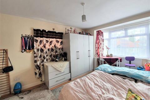 3 bedroom bungalow for sale, Edgware HA8