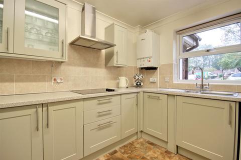 2 bedroom flat for sale, Beverley Road, Willerby, Hull