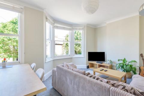 4 bedroom apartment to rent, Trentham Street London SW18