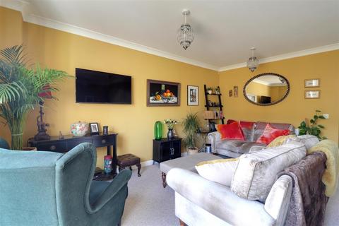 4 bedroom terraced house for sale, Palmers Court, Stonehouse