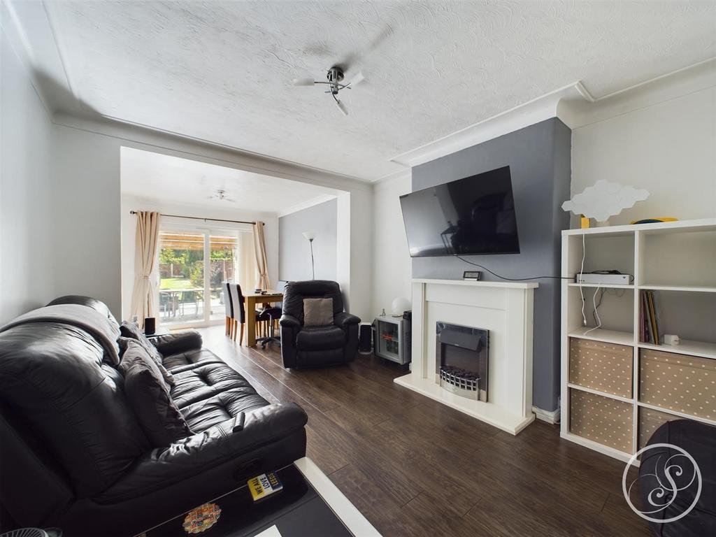 Sitting room/dining room