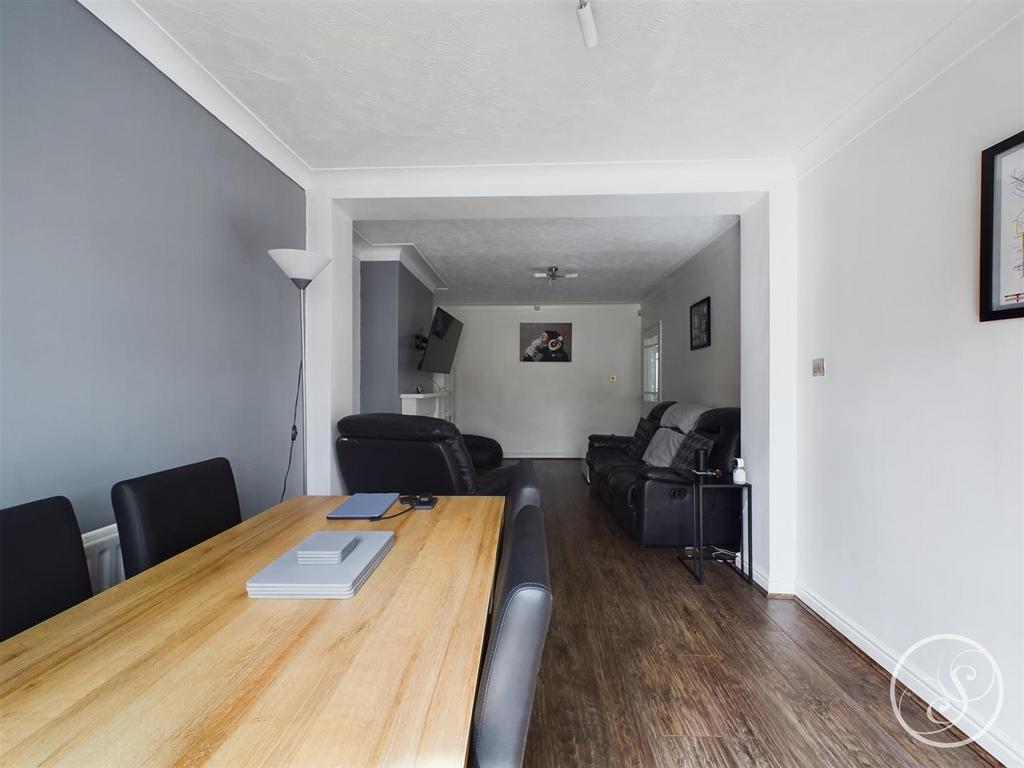 Sitting room/dining room