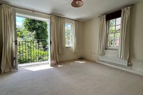 3 bedroom flat for sale, London Road, Marlborough, SN8