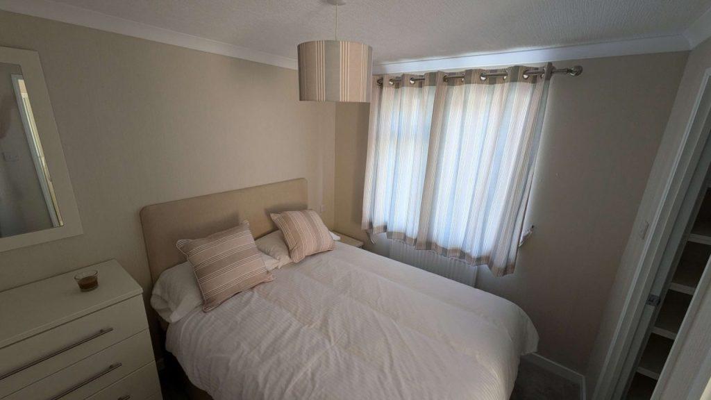 Bedroom1.b.jpg