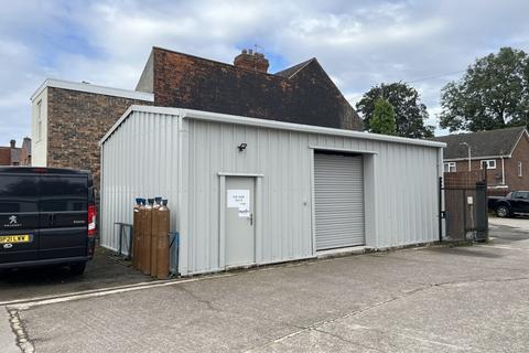 Industrial unit to rent, New Street, Lutterworth, Leicestershire, LE17 4PJ