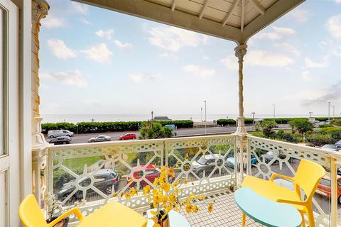 2 bedroom flat for sale, Mayfair House, Heene Terrace, Worthing BN11