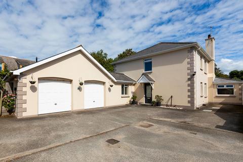 4 bedroom detached house for sale, 4 Sion Farm Close, St Clement