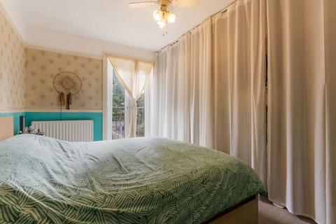 27 Weihurst Gardens, Sutton, SM1 4PQ
