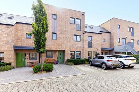 4 bedroom terraced house to rent, Lawrie Reilly Place, Edinburgh, Midlothian