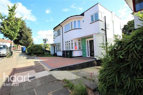 3 bedroom semi-detached house to rent, Whitehouse Way, N14