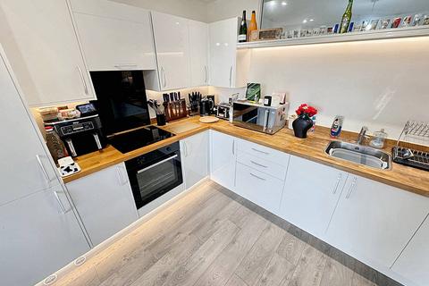 2 bedroom flat for sale, Edinburgh House, Edinburgh Gate, Harlow CM20