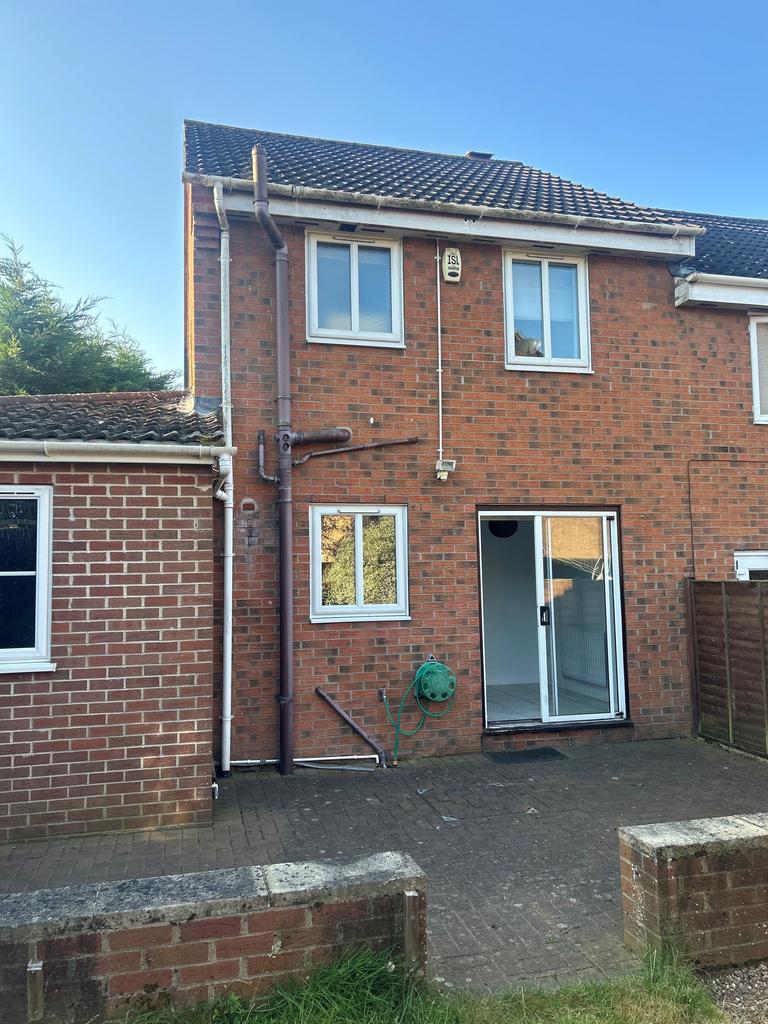 Thistledown Road, Horsford NR10 2 bed semidetached house to rent £