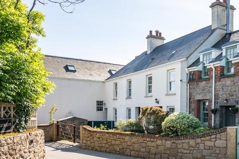 3 bedroom terraced house for sale, La Rue Freule, St Ouen JE3