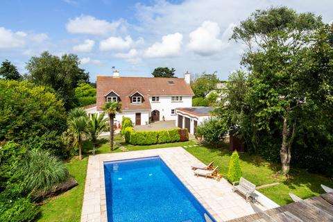 5 bedroom detached house for sale, La Rue de la Guilleaumerie, St Saviour JE2