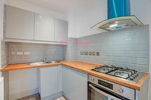 2 bedroom flat for sale, Wellwood Road, Ilford IG3