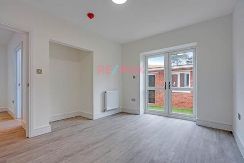 2 bedroom flat for sale, Wellwood Road, Ilford IG3