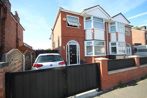 4 bedroom semi-detached house for sale, Lyndhurst Road, Stretford, M32 8DY