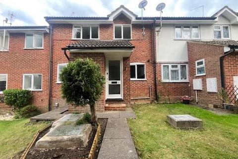 2 bedroom terraced house to rent, Gorse Court, Guildford GU4