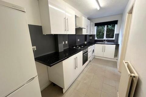 2 bedroom terraced house to rent, Gorse Court, Guildford GU4