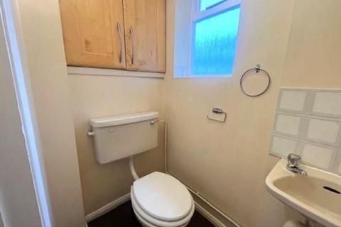 2 bedroom terraced house to rent, Gorse Court, Guildford GU4