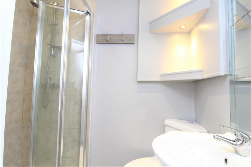 Bathroom 1.jpg