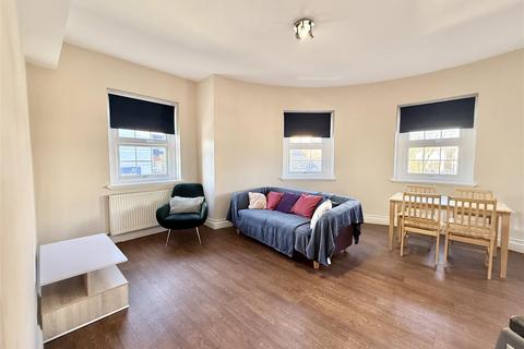 2 bedroom apartment to rent, High Road, London N22