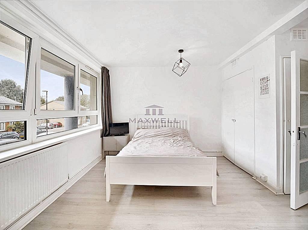 Trundley Terrace, SE8   Studio For Sale...