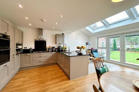 3 bedroom detached house for sale, Mary Lewis Close, Telford TF1