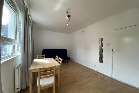 3 bedroom flat to rent, Stoford Close, London SW19