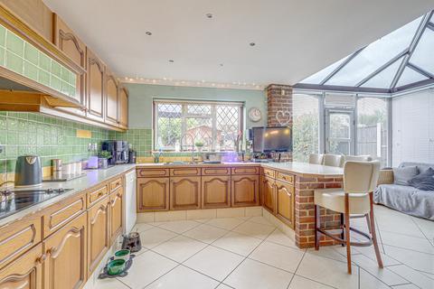 4 bedroom detached house for sale, Kimberley Road, Benfleet, SS7