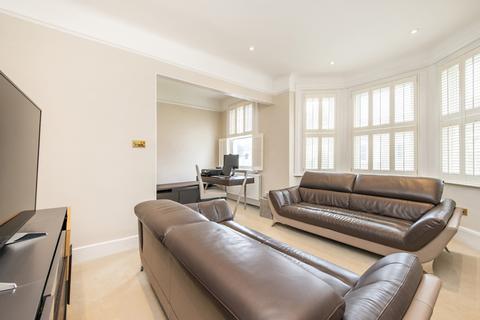 2 bedroom flat for sale, Cromford Road, London