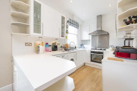 2 bedroom flat for sale, Cromford Road, London