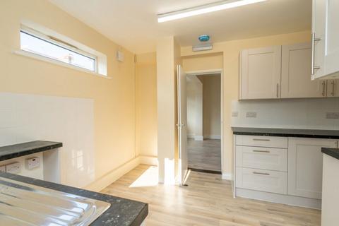 1 bedroom property to rent, Northgate Avenue