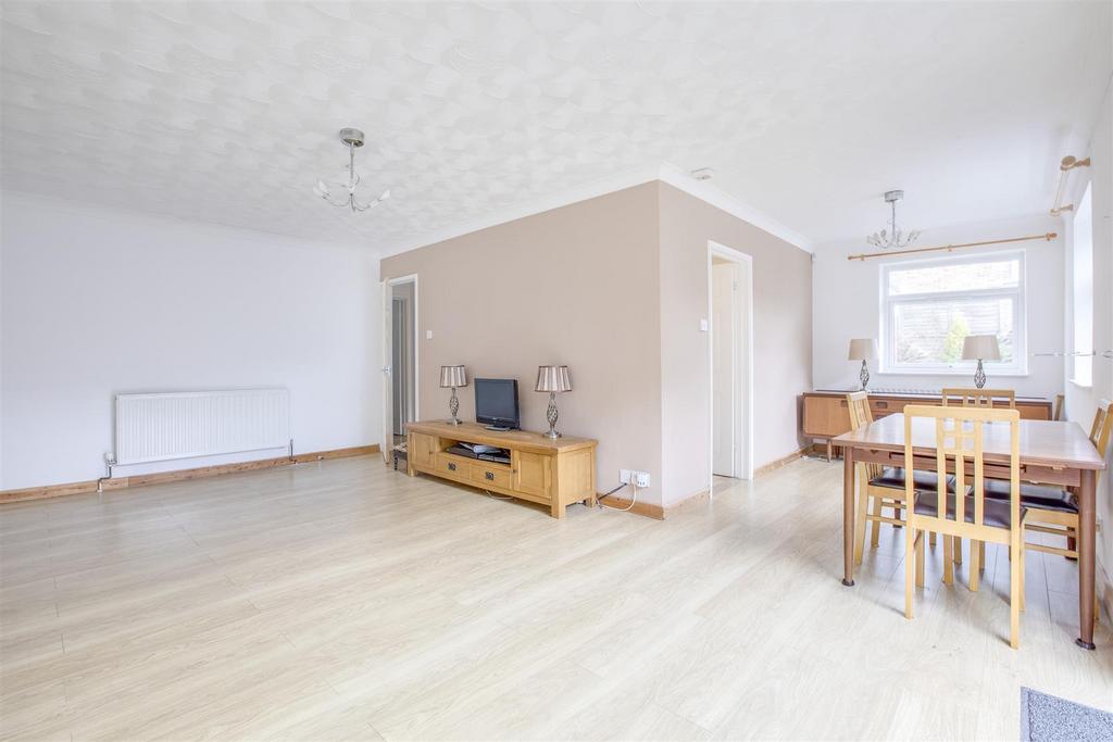 8a Southfield Drive, HP15 7 HB-9.jpg