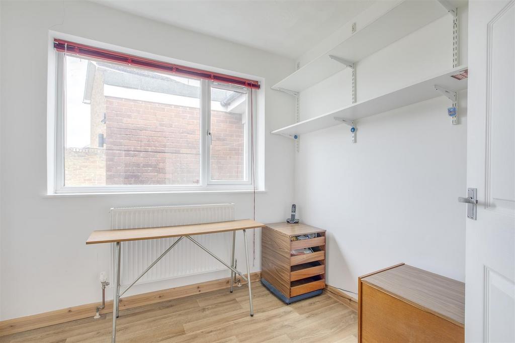 8a Southfield Drive, HP15 7 HB-5.jpg