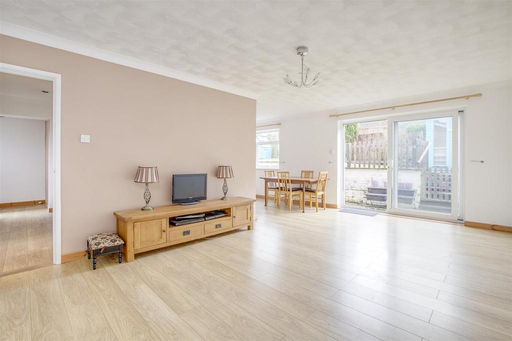 8a Southfield Drive, HP15 7 HB-7.jpg