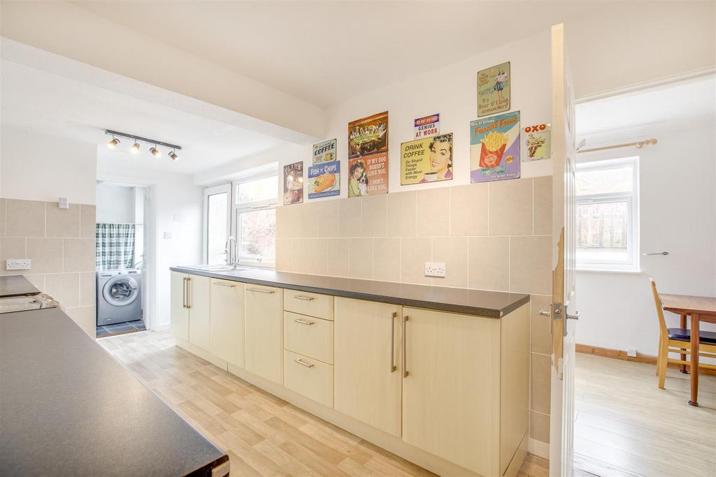 8a Southfield Drive, HP15 7 HB-11.jpg