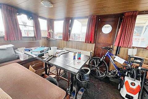 2 bedroom houseboat for sale, Vicarage Lane, Hoo ME3