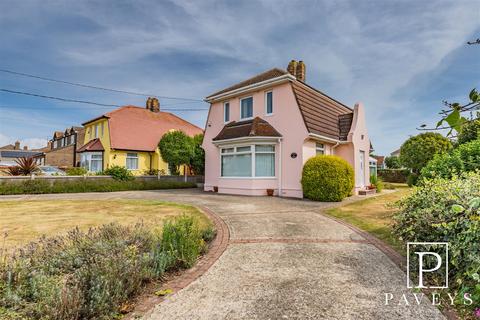 3 bedroom detached house for sale, Old Hall Lane, Walton On The Naze