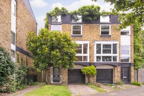 3 bedroom terraced house to rent, Meadow Close, Richmond, Surrey