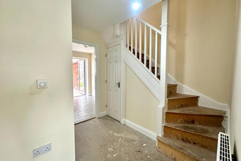 4 bedroom semi-detached house for sale, Bilston Road, Wednesbury WS10