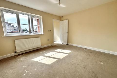 4 bedroom semi-detached house for sale, Bilston Road, Wednesbury WS10